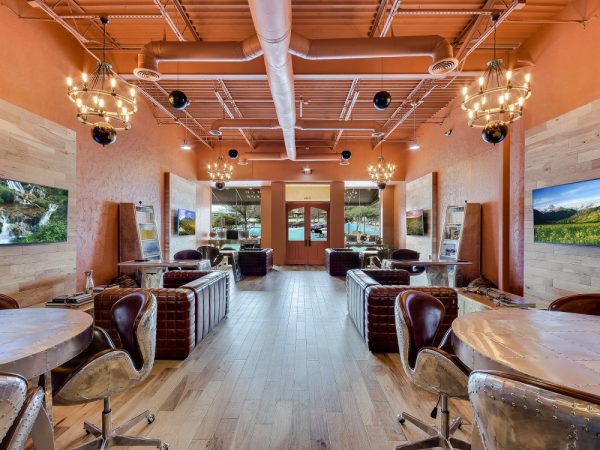 home_lounge06 Zoom-out of the entire lounge